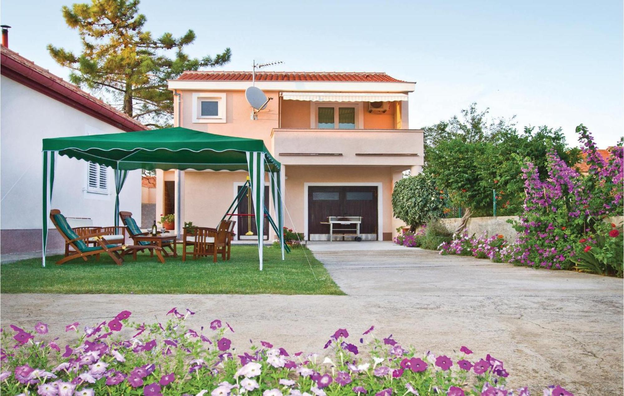 2 Bedroom Awesome Home In Privlaka Privlaka  Exterior photo